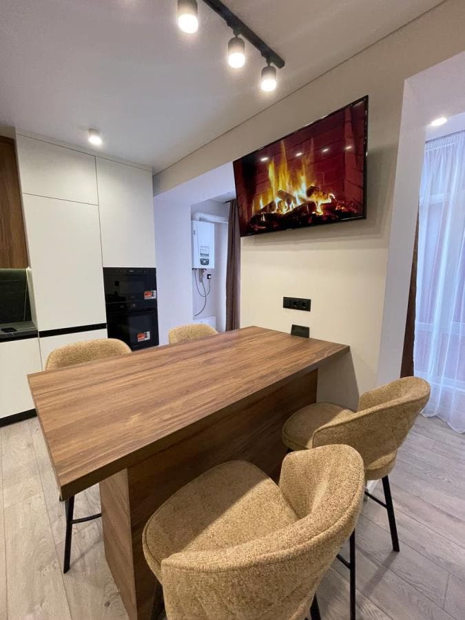 Продам 1 км квартиру з ремонтом, центр , 3 поверх.