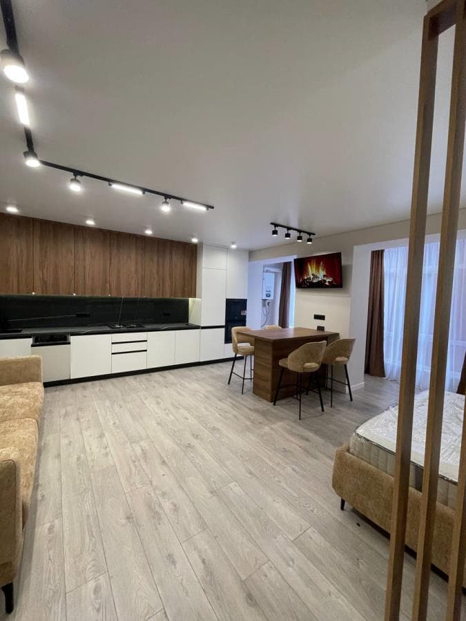 Продам 1 км квартиру з ремонтом, центр , 3 поверх.