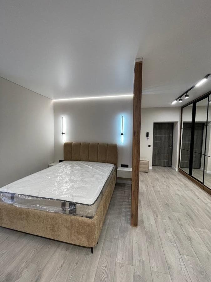 Продам 1 км квартиру з ремонтом, центр , 3 поверх.