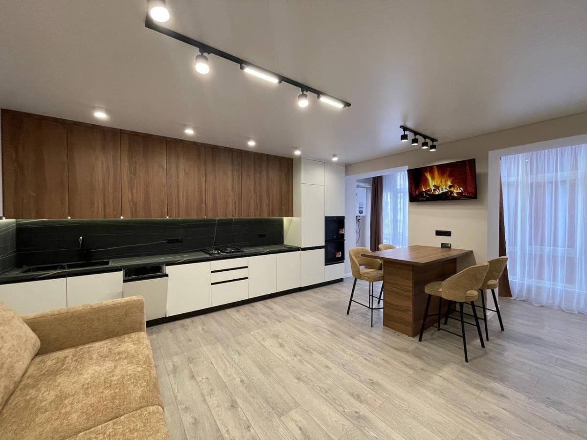Продам 1 км квартиру з ремонтом, центр , 3 поверх.