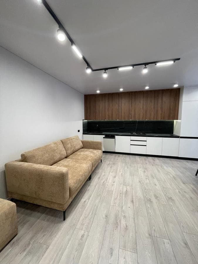 Продам 1 км квартиру з ремонтом, центр , 3 поверх.