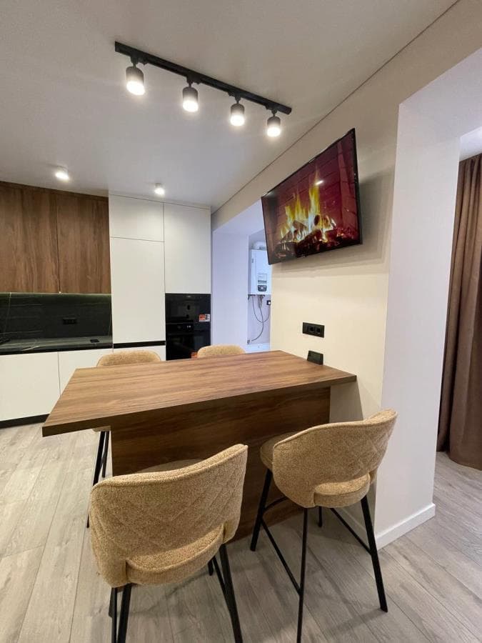 Продам 1 км квартиру з ремонтом, центр , 3 поверх.
