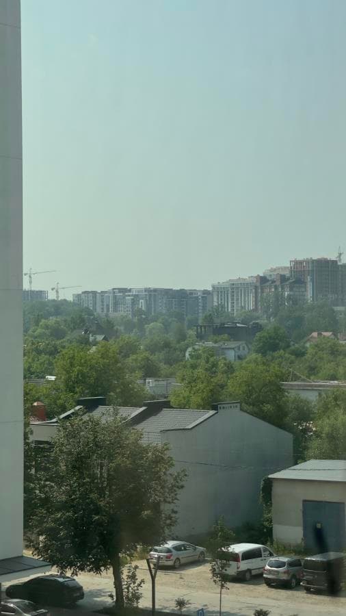 Манхетен Ап Простора двох кімнатна готова до ремонту